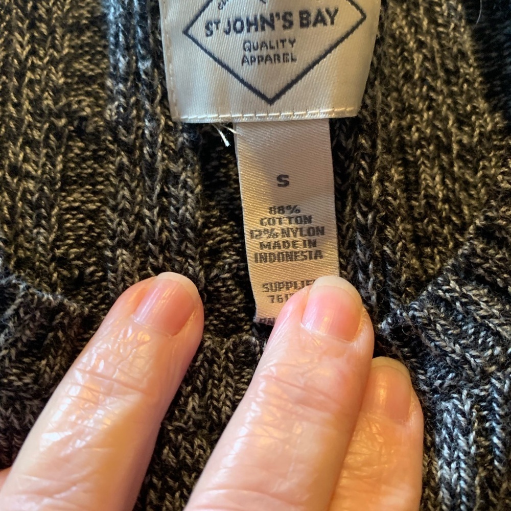 NWT St John’s Bay Men's Gray Cable Knit Sweater Size Small - Picture 4 of 4